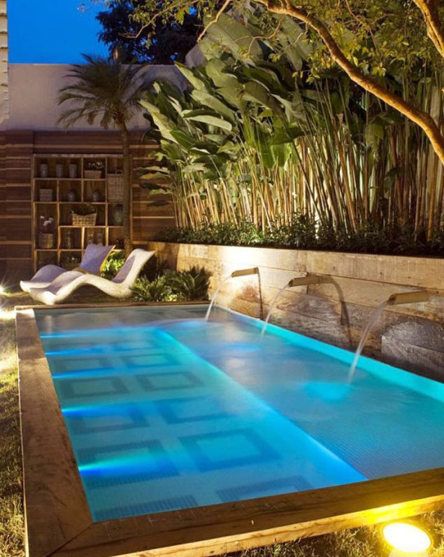 Piscina Iluminada no Jardim